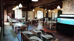 Interior del Guachinche Como En Casa - Gastronomía canaria tradicional